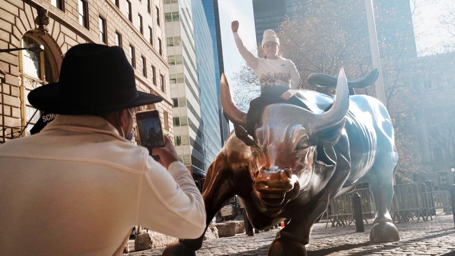 as-the-dow-nears-40,000,-here’s-what-experts-say-you-should-do-to-prepare-for-a-potential-pullback