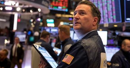 stock-market-today:-stocks-lower-with-jobs-data-and-powell-speech-in-focus