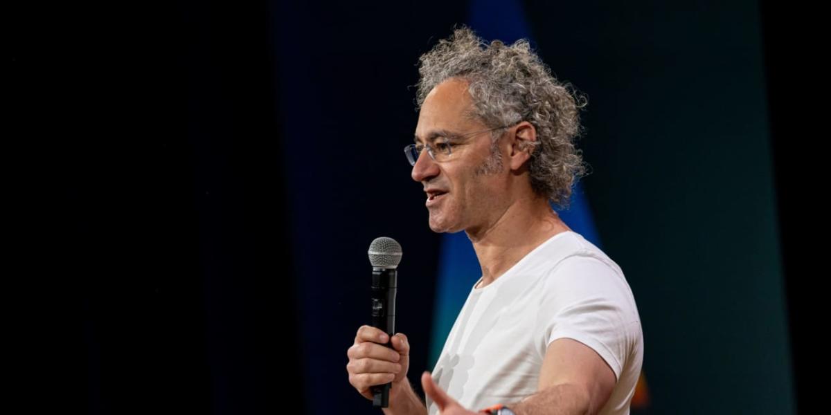 palantir-stock-rises-on-cloud-software-deal-with-oracle