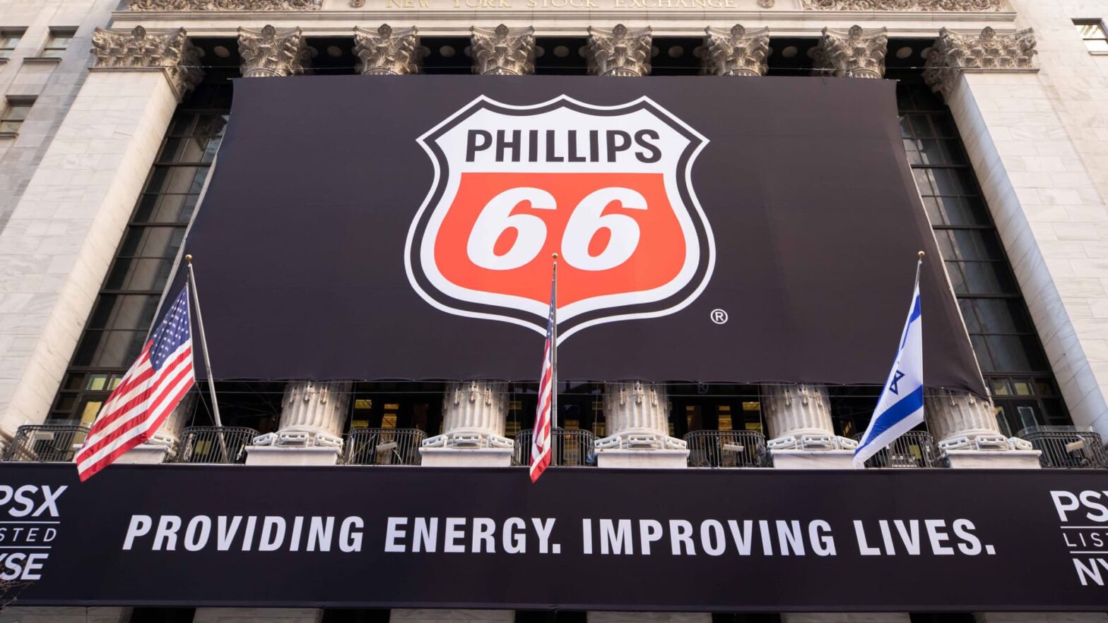 move-over,-‘big-tech’-—-this-strategist-says-‘old-economy’-industrial-and-energy-names-will-win-in-2024