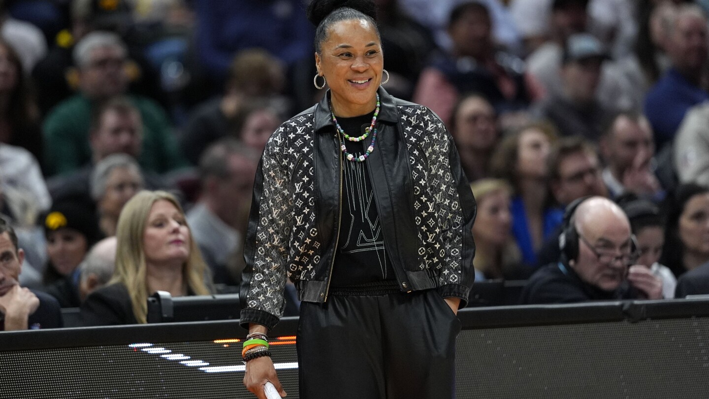 staley-and-south-carolina-chase-perfection,-one-win-away-from-becoming-10th-undefeated-team