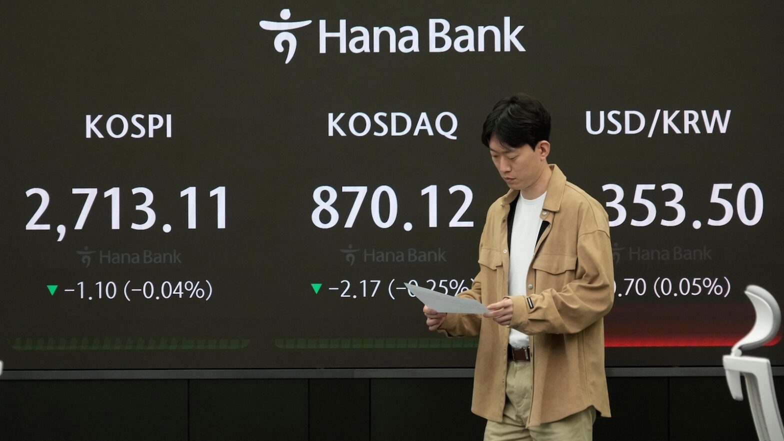 stock-market-today:-asian-shares-mostly-rise-as-investors-look-to-earnings-and-inflation-signs