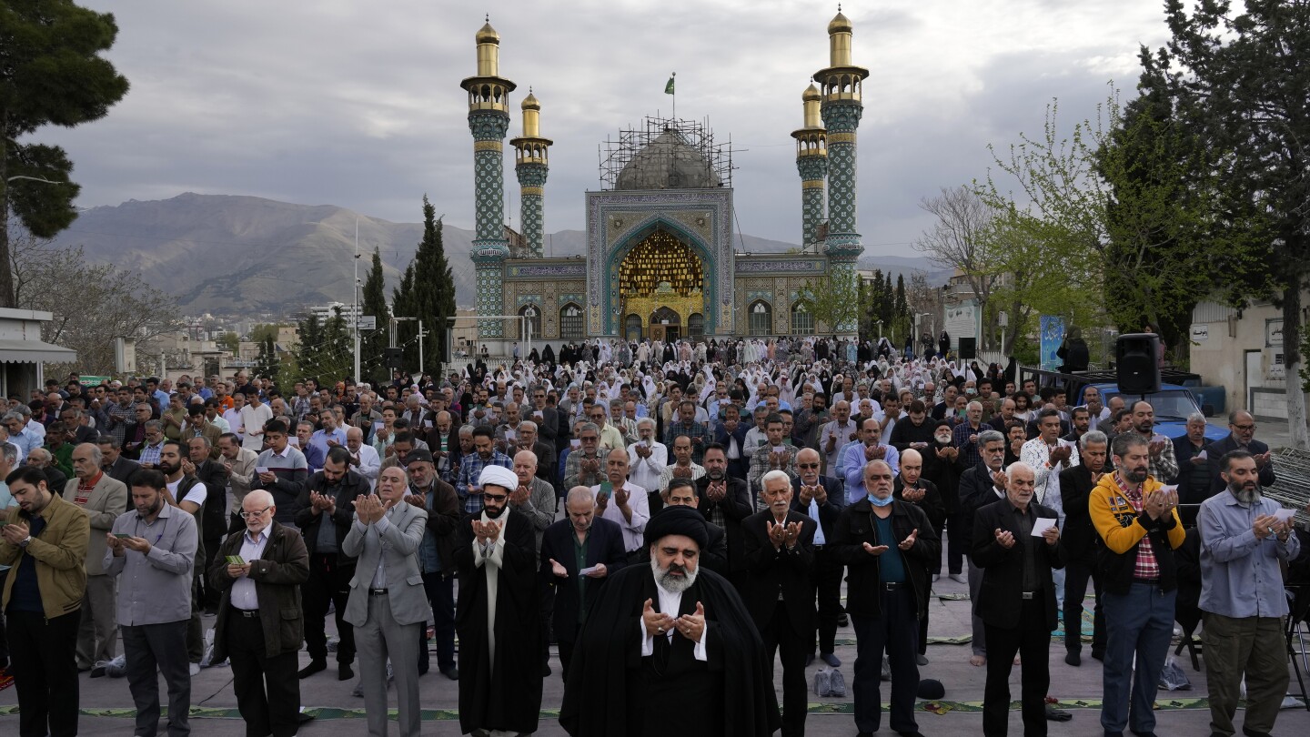 eid-holiday-tradition-spurs-indonesia’s-economy-as-tens-millions-of-muslims-travel-home