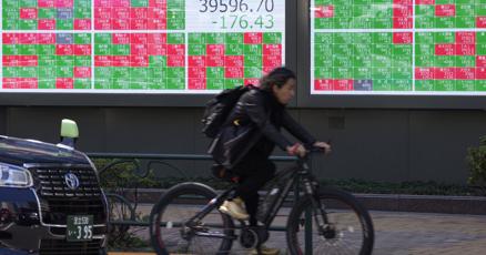 stock-market-today:-wall-street-falls-with-hopes-for-rate-cuts-as-inflation-stays-hot