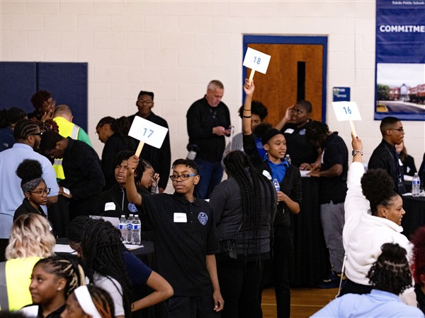 stock-market-challenge-simulates-trading-floor