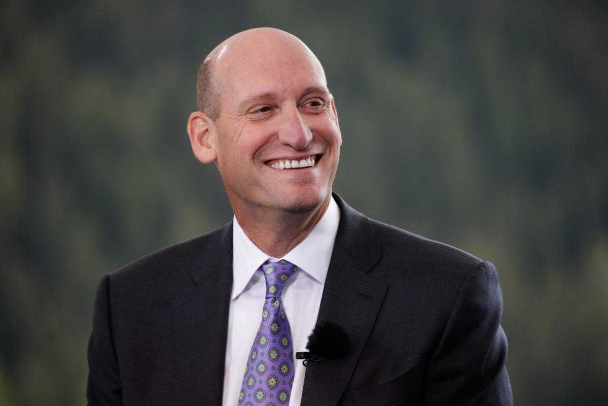 boeing’s-ceo-search-has-a-new-frontrunner—and-insiders-say-it-could-mean-a-radical-change-for-the-$104-billion-ailing-planemaker