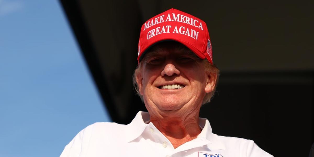 trump-on-track-for-$1-billion-stock-bonus-—-while-outside-investors-lose-up-to-50%