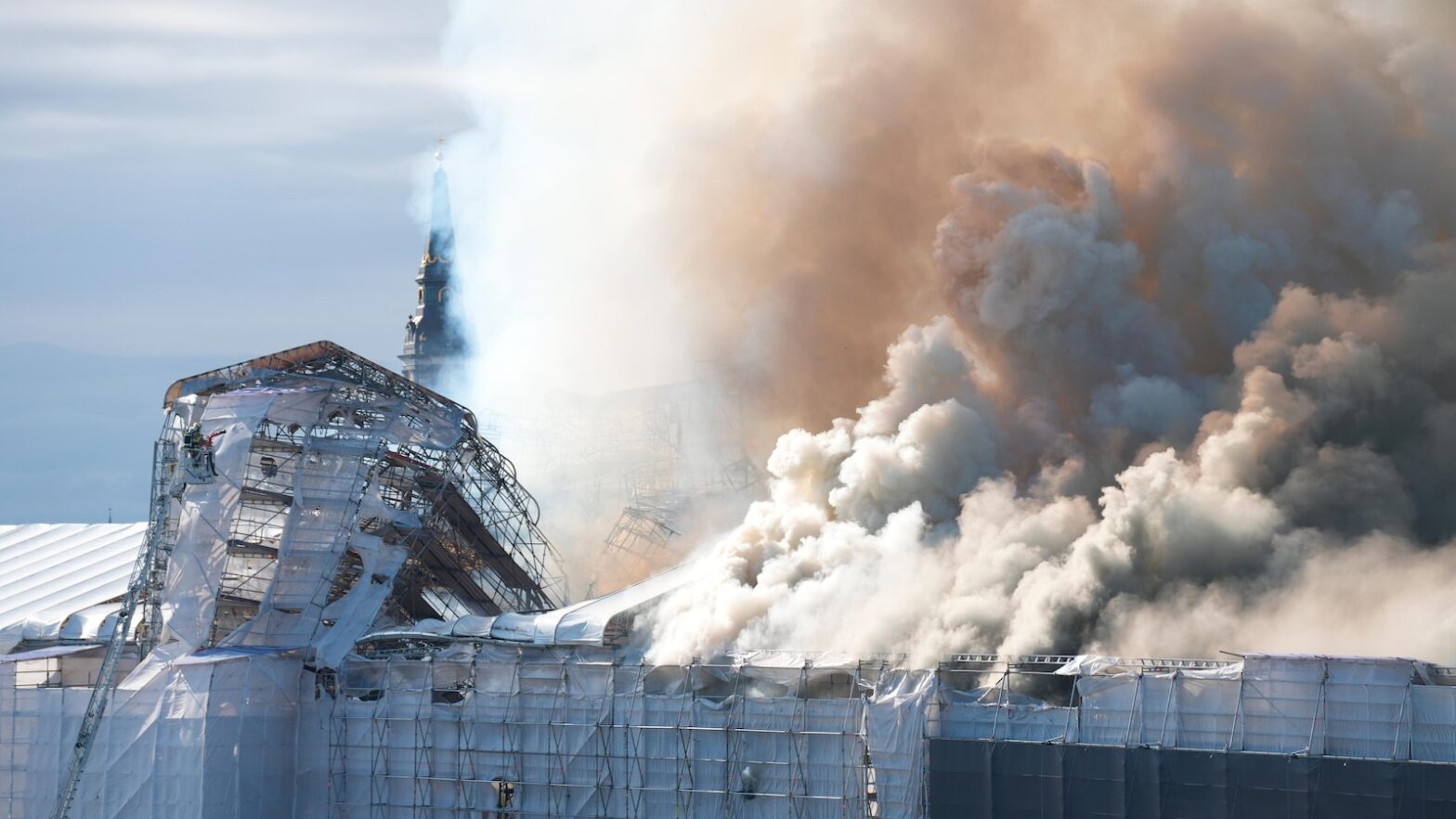 fire-rages-through-the-17th-century-old-stock-exchange-in-copenhagen