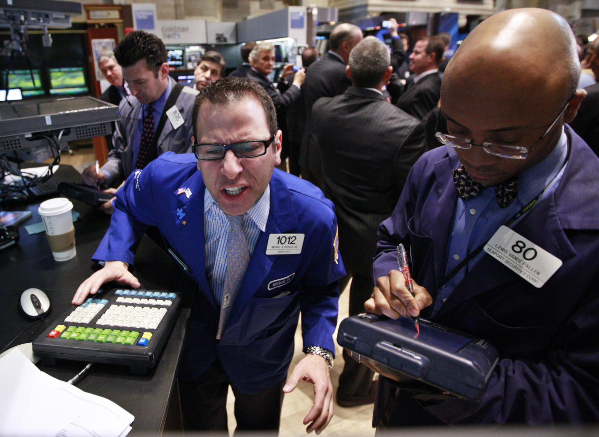 stock-market-today:-dow-futures-jump-over-200-points-as-earnings-roll-in