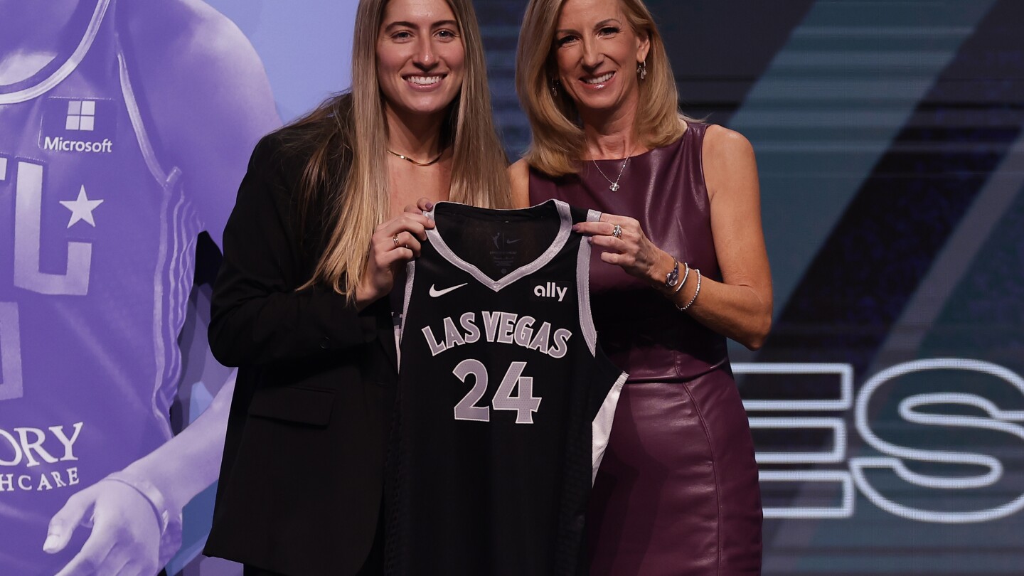 kate-martin-attends-wnba-draft-to-support-caitlin-clark,-gets-drafted-by-las-vegas-in-second-round