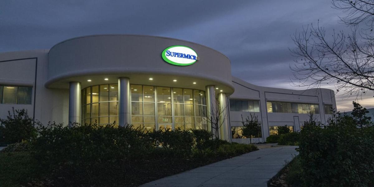 super-micro-stock-rallies-as-analyst-sets-$1,500-target