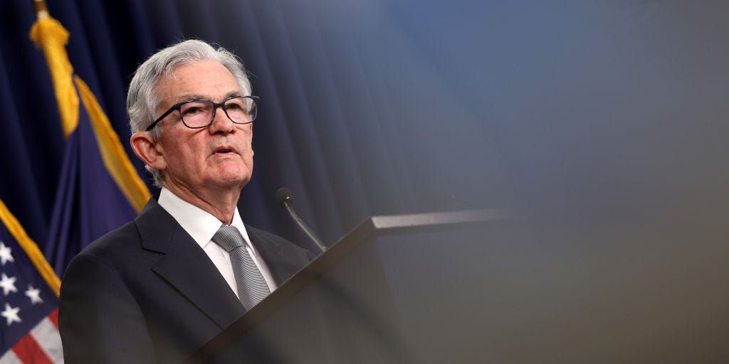 markets-could-tank-if-the-fed-doesn’t-cut-rates-soon,-and-failure-to-do-so-could-lead-to-a-hard-landing-in-2025,-chief-economist-says