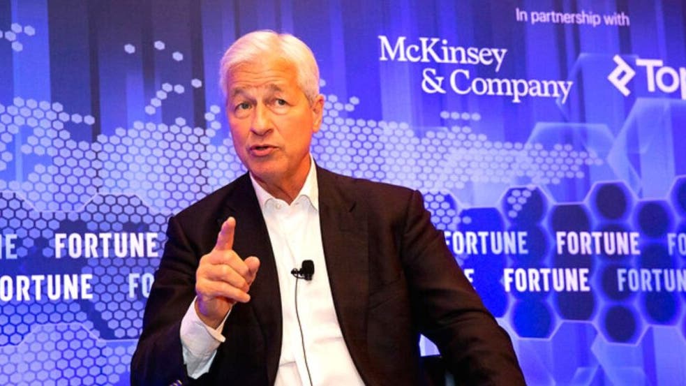 jamie-dimon-knew-subprime-‘could-go-up-in-smoke’;-now-he’s-worried-about-an-artificial-economy-‘fueled-by-government-deficit-spending’