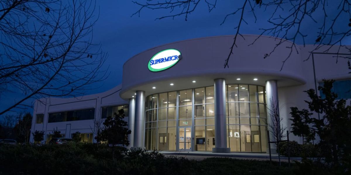 super-micro-stock-dives-as-it-skips-preannouncement-for-earnings