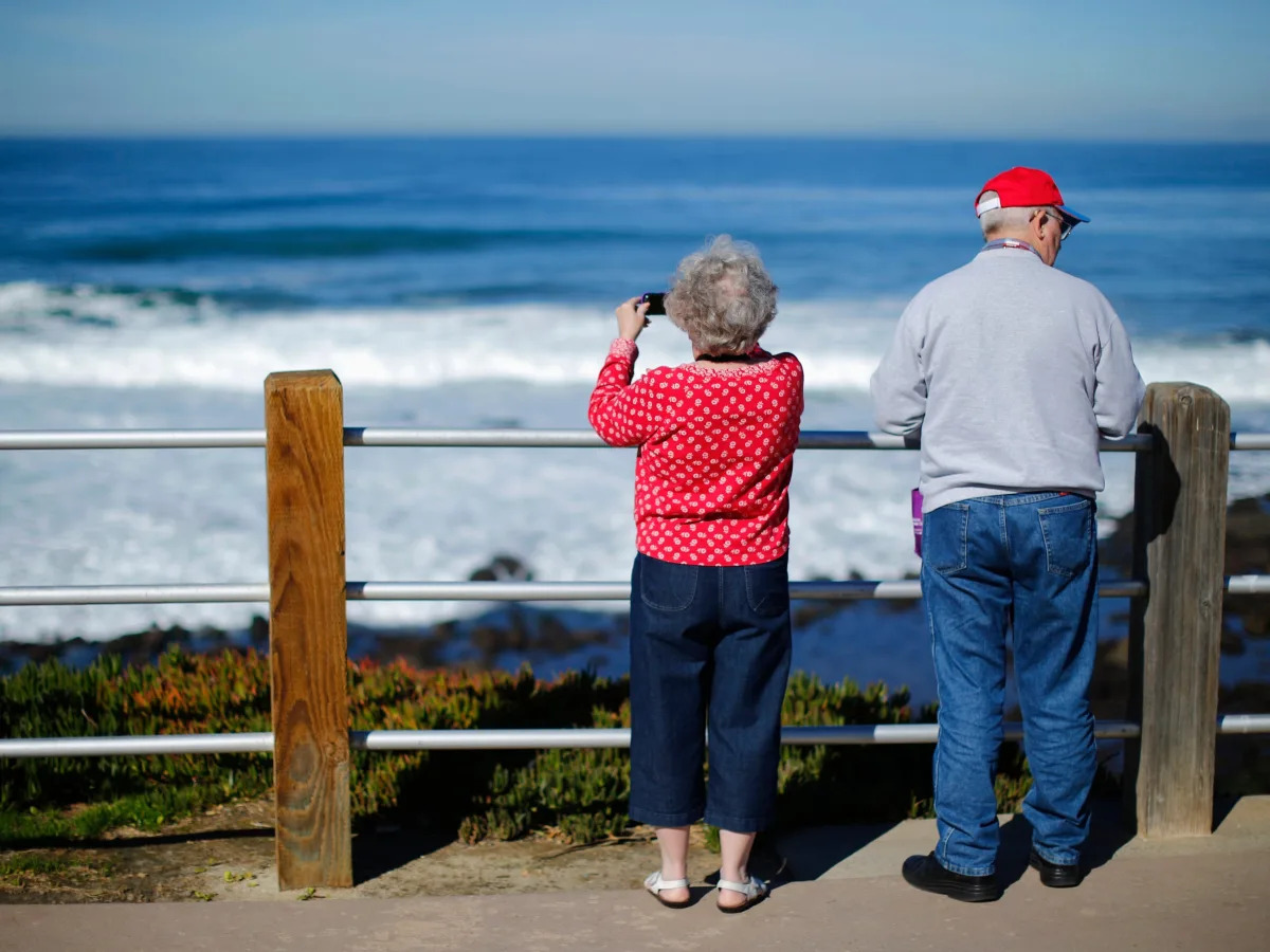 welcome-to-‘peak-boomer’-era:-a-wave-of-retirees-is-about-to-blow-through-their-savings-and-cling-to-social-security-to-stay-afloat
