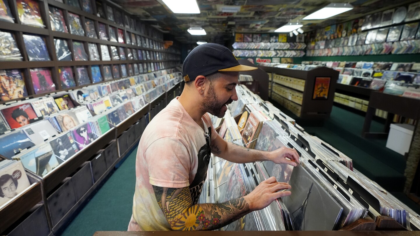record-store-day-celebrates-indie-retail-music-sellers-as-they-ride-vinyl’s-popularity-wave