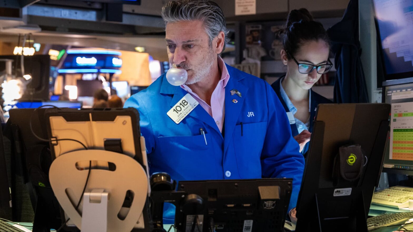 stock-futures-rise-slightly-with-s&p-500,-nasdaq-on-six-day-losing-streak