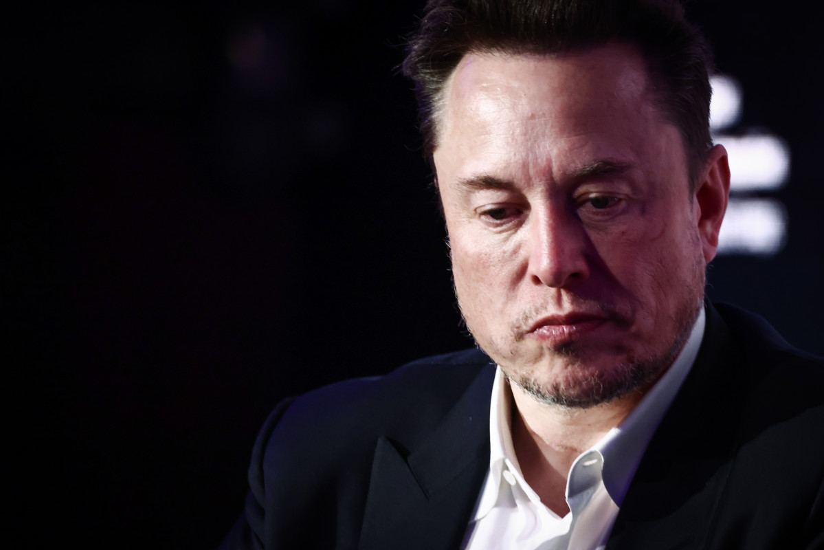 tesla-crash-continues-as-musk-doubles-down-on-‘blindingly-obvious’-strategy