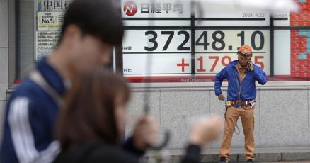 stock-market-today:-wall-street-claws-back-some-losses-ahead-of-a-big-week-for-earnings-reports