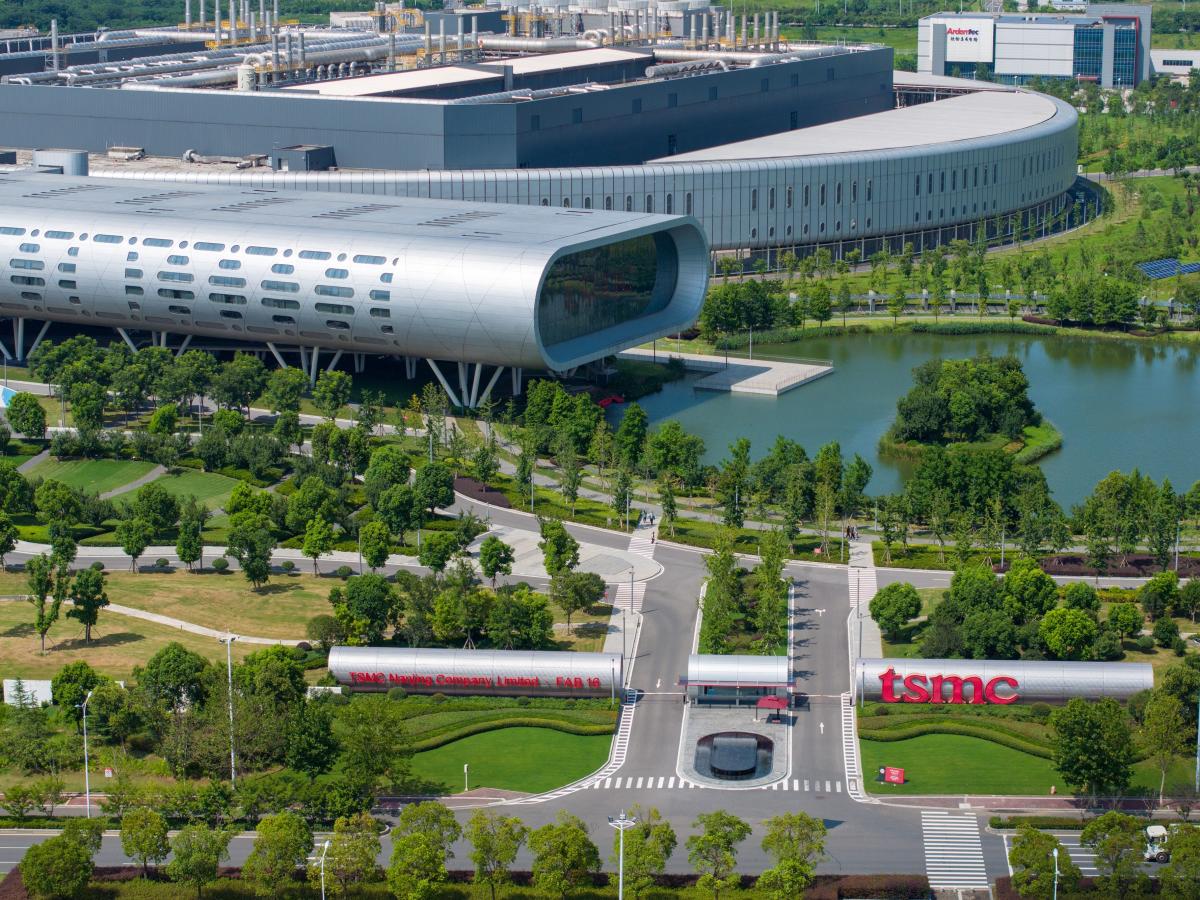 traders-are-betting-that-tsmc-stock’s-sudden-13%-sell-off-will-deepen