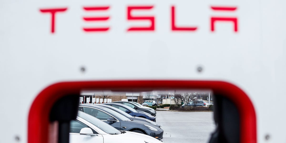 stock-market-today:-us-stocks-climb-ahead-of-tesla-and-mega-cap-tech-earnings