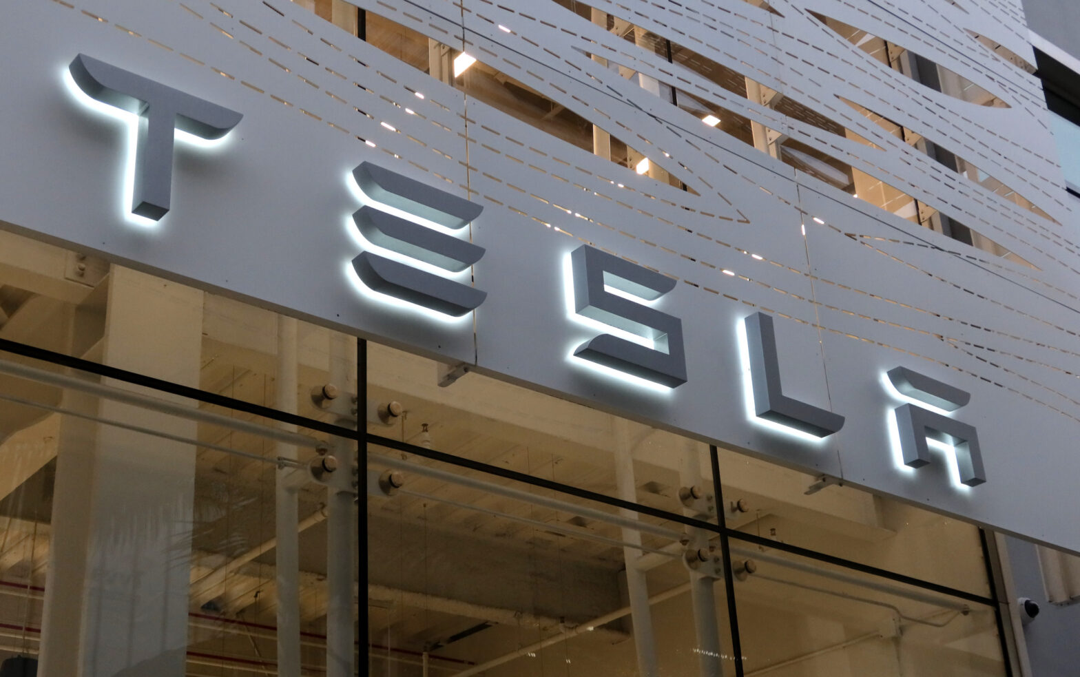stock-market-today:-all-eyes-on-tesla-after-spotify,-ups-beat-earnings