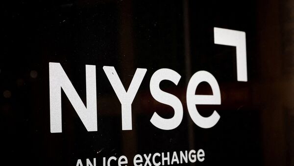 wall-street-today:-us-stocks-advance-after-tesla-earnings