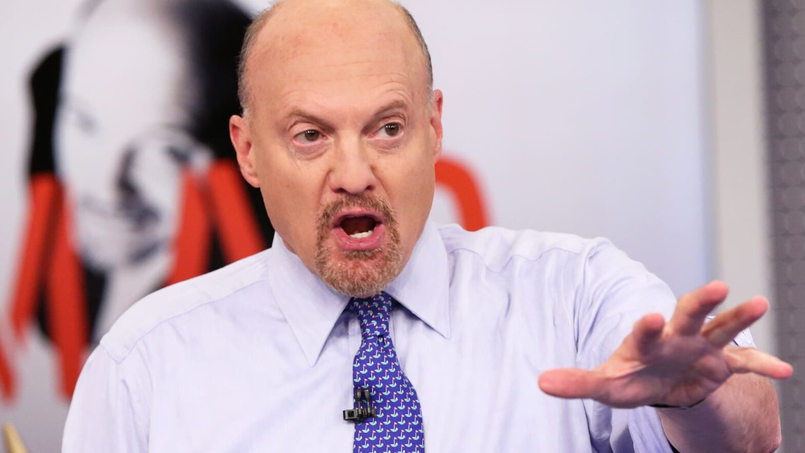 cramer-says-the-pull-of-the-bond-market-is-worrying,-so-keep-some-cash-on-hand