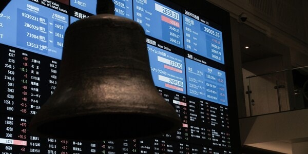 nasdaq-down-over-2%,-dow-falls-500-points-on-us-gdp-growth-data