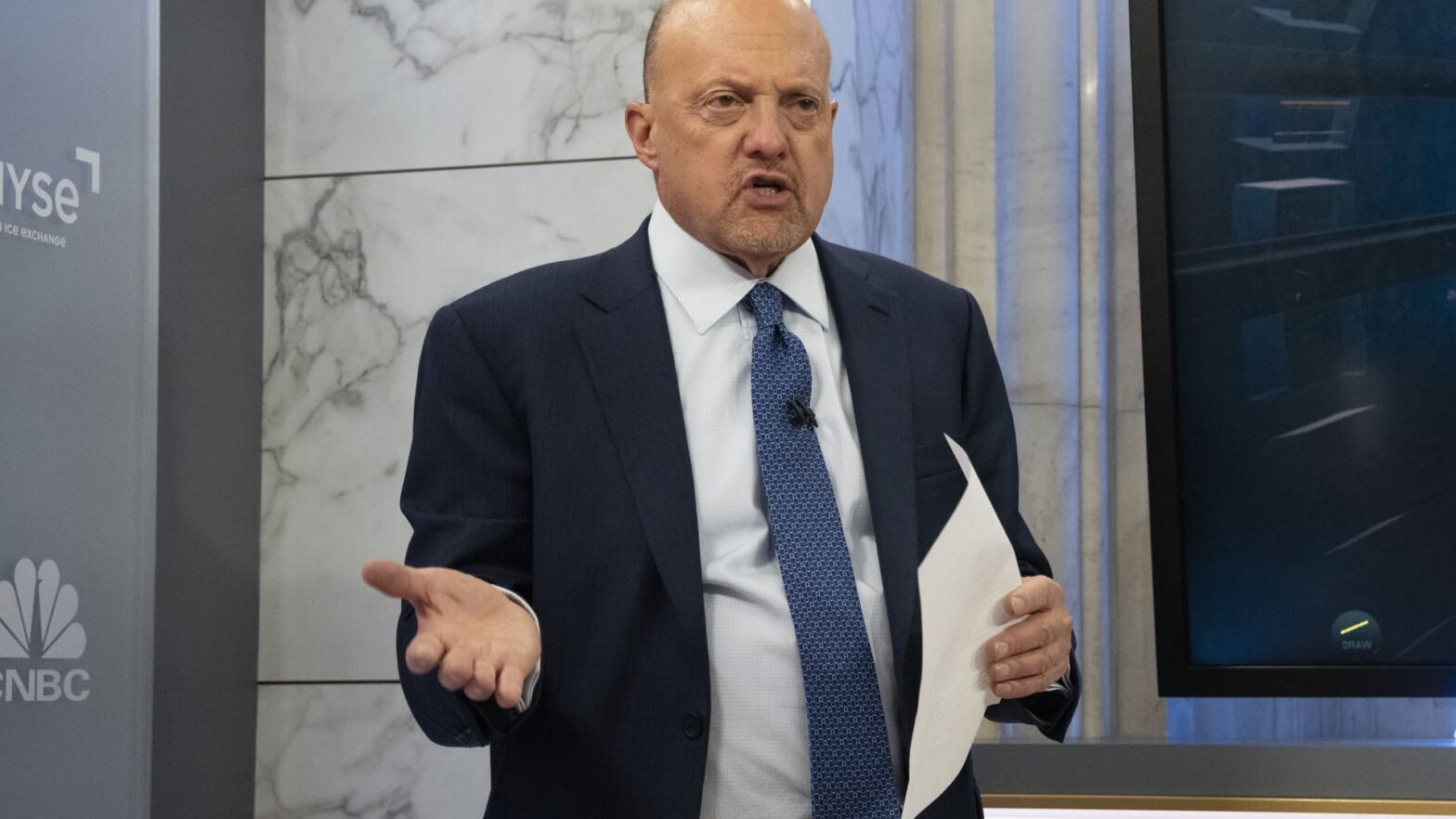 jim-cramer’s-favorite-investment-themes-in-this-rough-market-and-3-stocks-he-likes-now