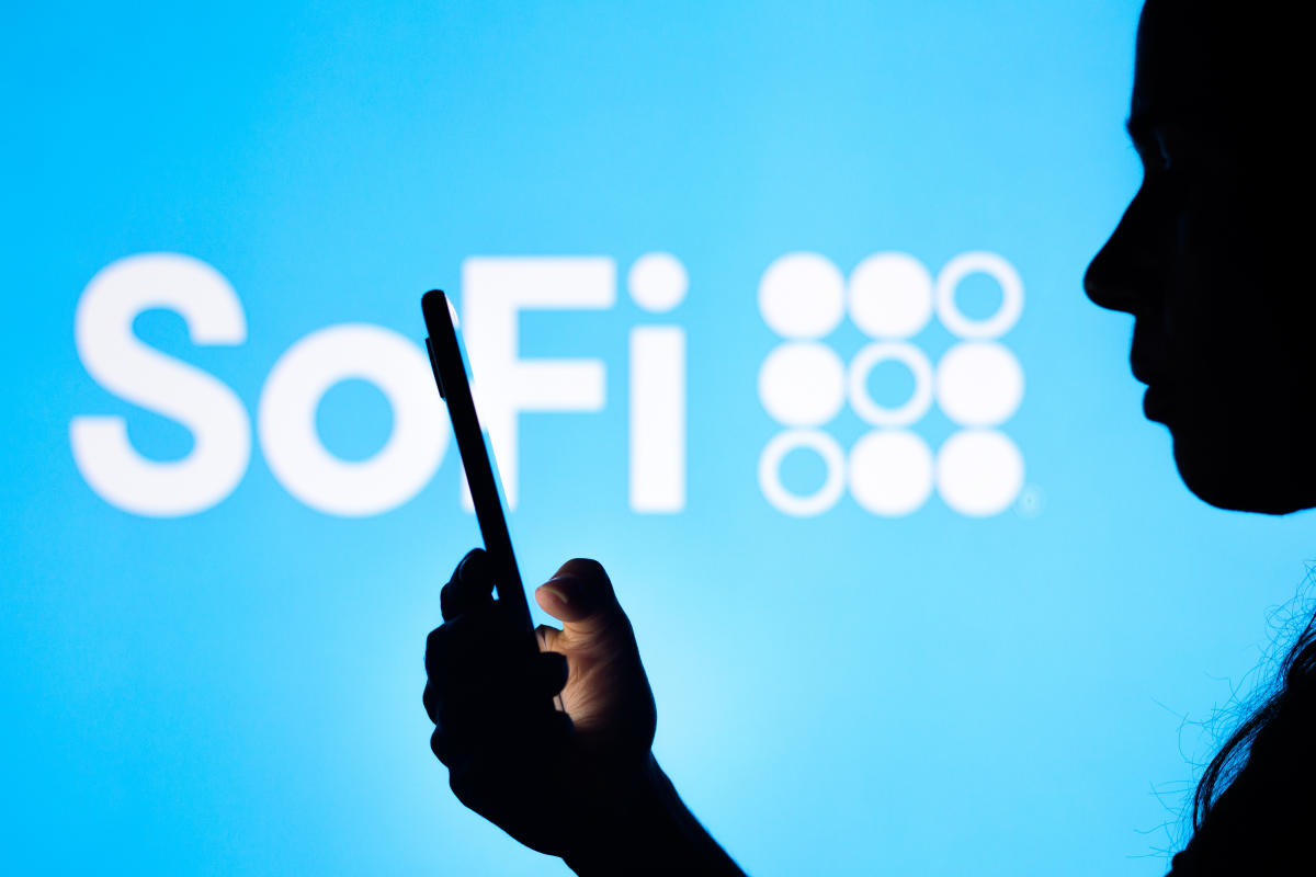 should-you-buy-sofi-stock-before-earnings?