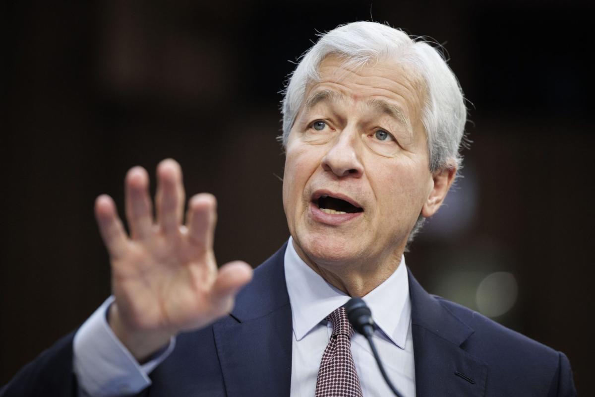 jamie-dimon-says-to-get-a-job-at-jpmorgan,-what-you-study-in-college-‘almost-doesn’t-matter’