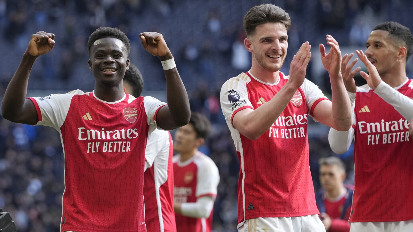 arsenal-beats-tottenham-3-2-and-stays-ahead-in-premier-league-title-race