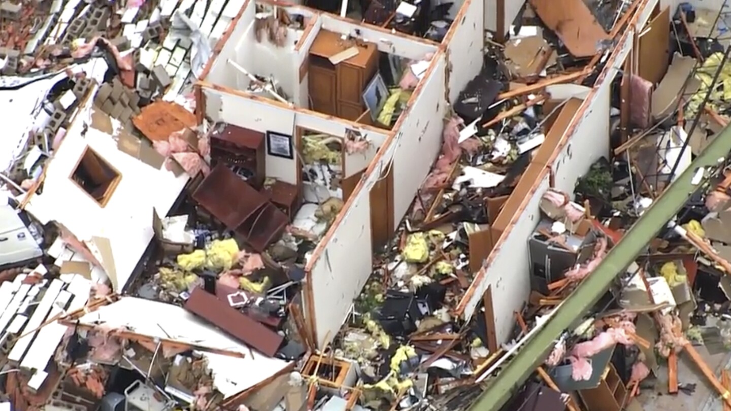 tornadoes-kill-2-in-oklahoma-as-governor-issues-state-of-emergency-for-12-counties-amid-storm-damage