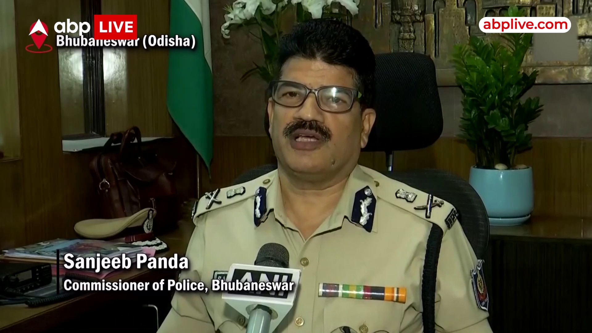 ‘Action against more than 60 vehicles…” Bhubaneswar CP as SC bans tinted glass windows | ABP News