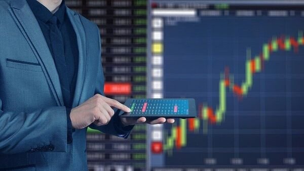 stock-market-today:-trade-set-up-for-nifty-50-to-sensex,-6-stocks-to-buy-or-sell-on-friday
