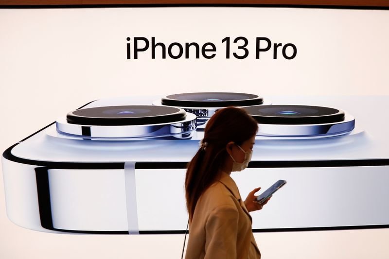 apple-fiscal-q2-results-top-estimates;-unveils-bumper-$110b-stock-buyback-by-investing.com