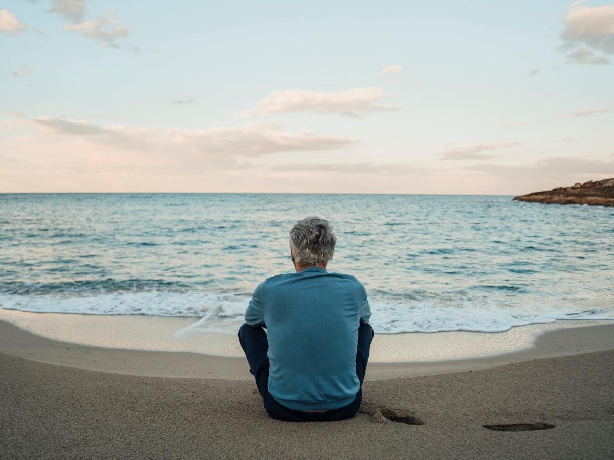 a-64-year-old-‘peak-boomer’-worries-his-savings-and-social-security-won’t-be-enough-to-retire:-‘my-biggest-fear-is-finding-myself-at-75-standing-at-the-door-at-walmart.’
