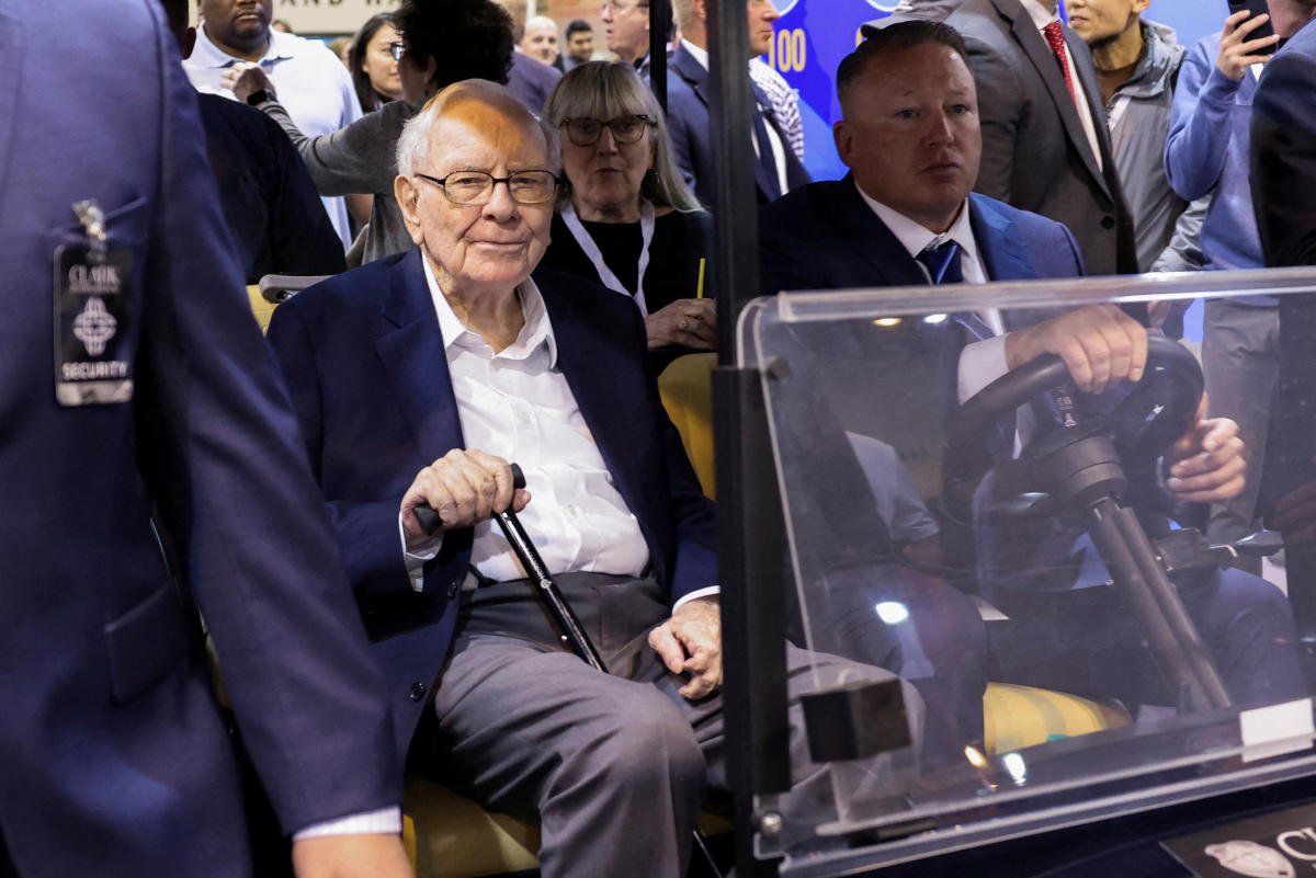 why-warren-buffett’s-billions-in-cash-at-berkshire-hathaway-is-a-bearish-stock-market-signal