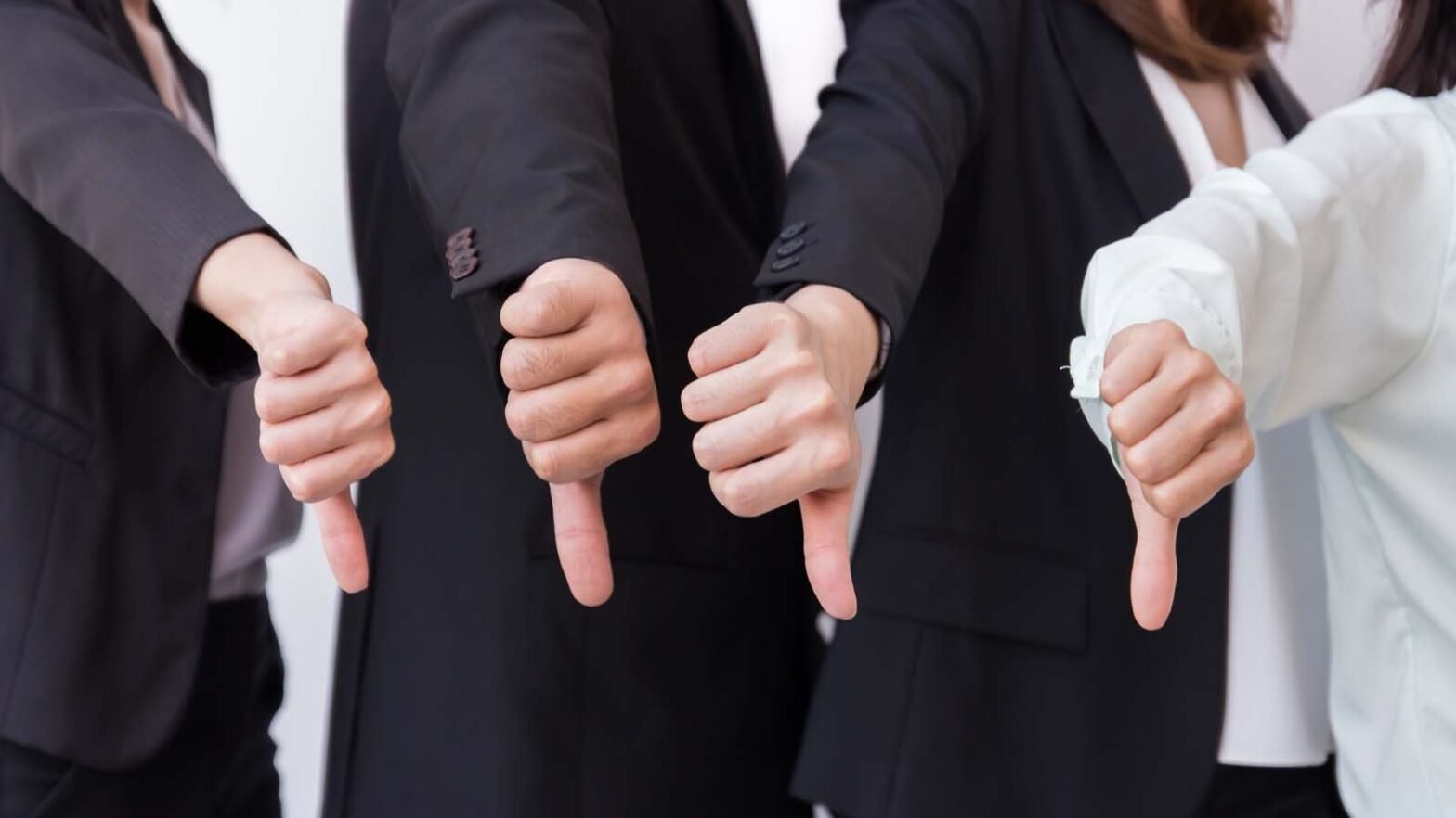 stock-market-crash-warning:-don’t-get-caught-holding-these-3-growth-stocks.