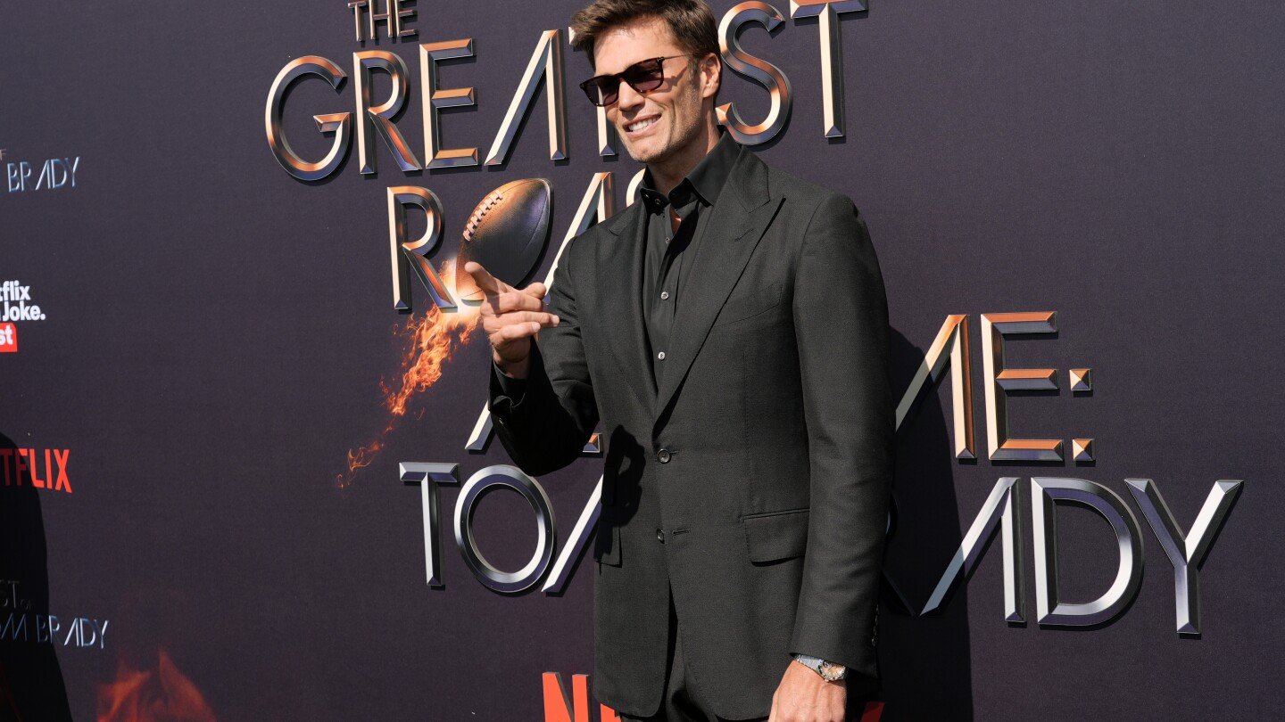 tom-brady’s-netflix-roast-features-lots-of-humor,-reunion-between-robert-kraft-and-bill-belichick