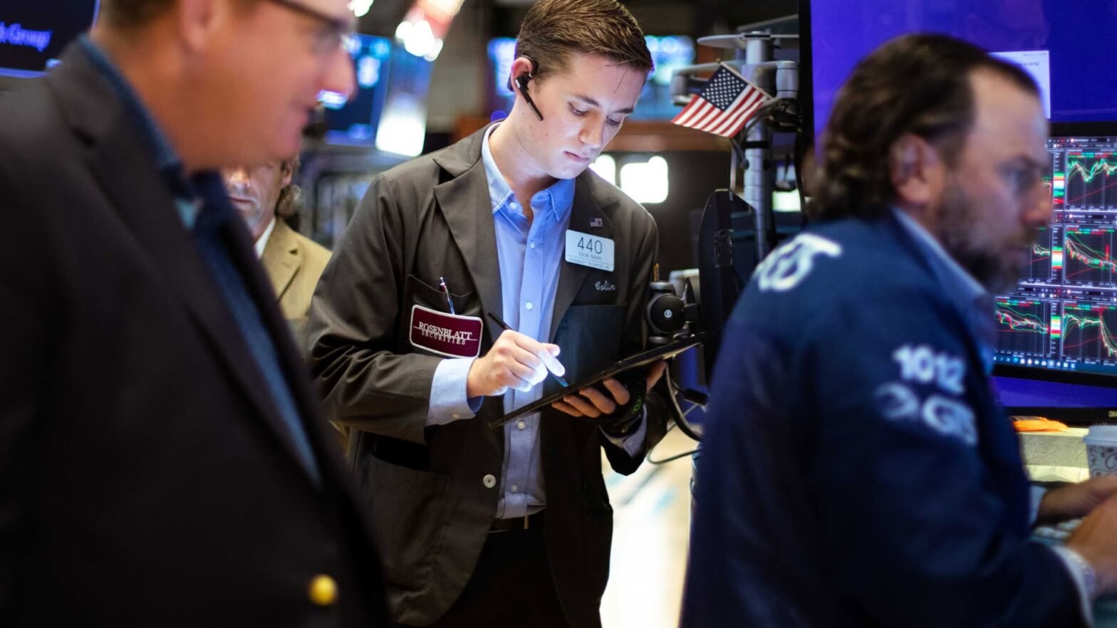 thursday’s-analyst-calls:-airbnb-earnings-reaction,-e-commerce-stock-gets-upgrade-after-big-sell-off