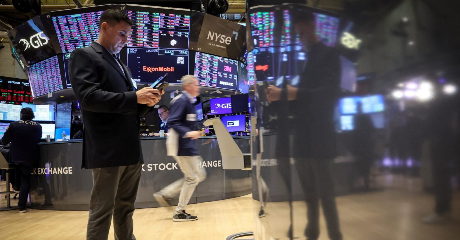 futures-dip-on-higher-treasury-yields,-jobless-claims-data-awaited