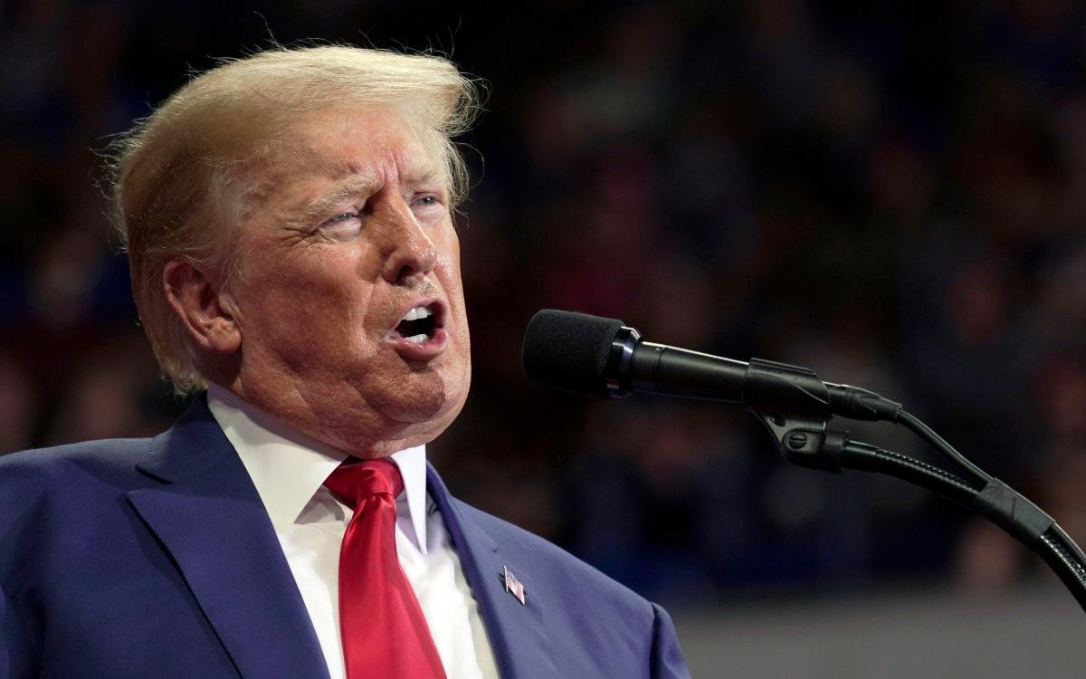 trump-‘offered-to-block-electric-car-rollout’-as-he-asked-oil-bosses-for-$1bn