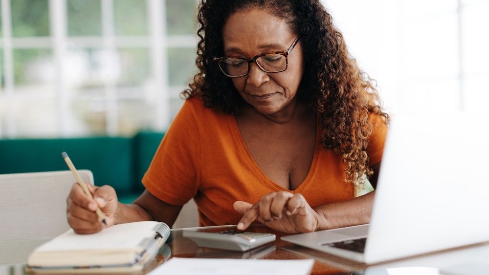 how-much-cash-can-a-$300,000-annuity-generate-for-me-each-month?