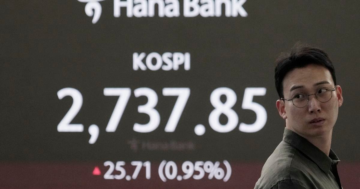 stock-market-today:-asian-shares-trade-higher-after-wall-st-rally-takes-s&p-500-near-record