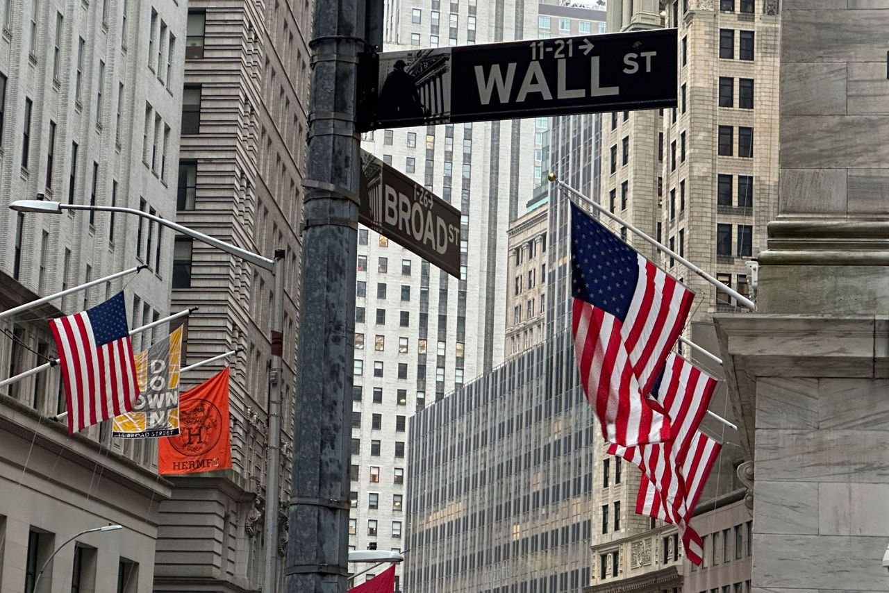 stock-market-today:-wall-street-rises-as-it-cruises-toward-the-close-of-another-winning-week