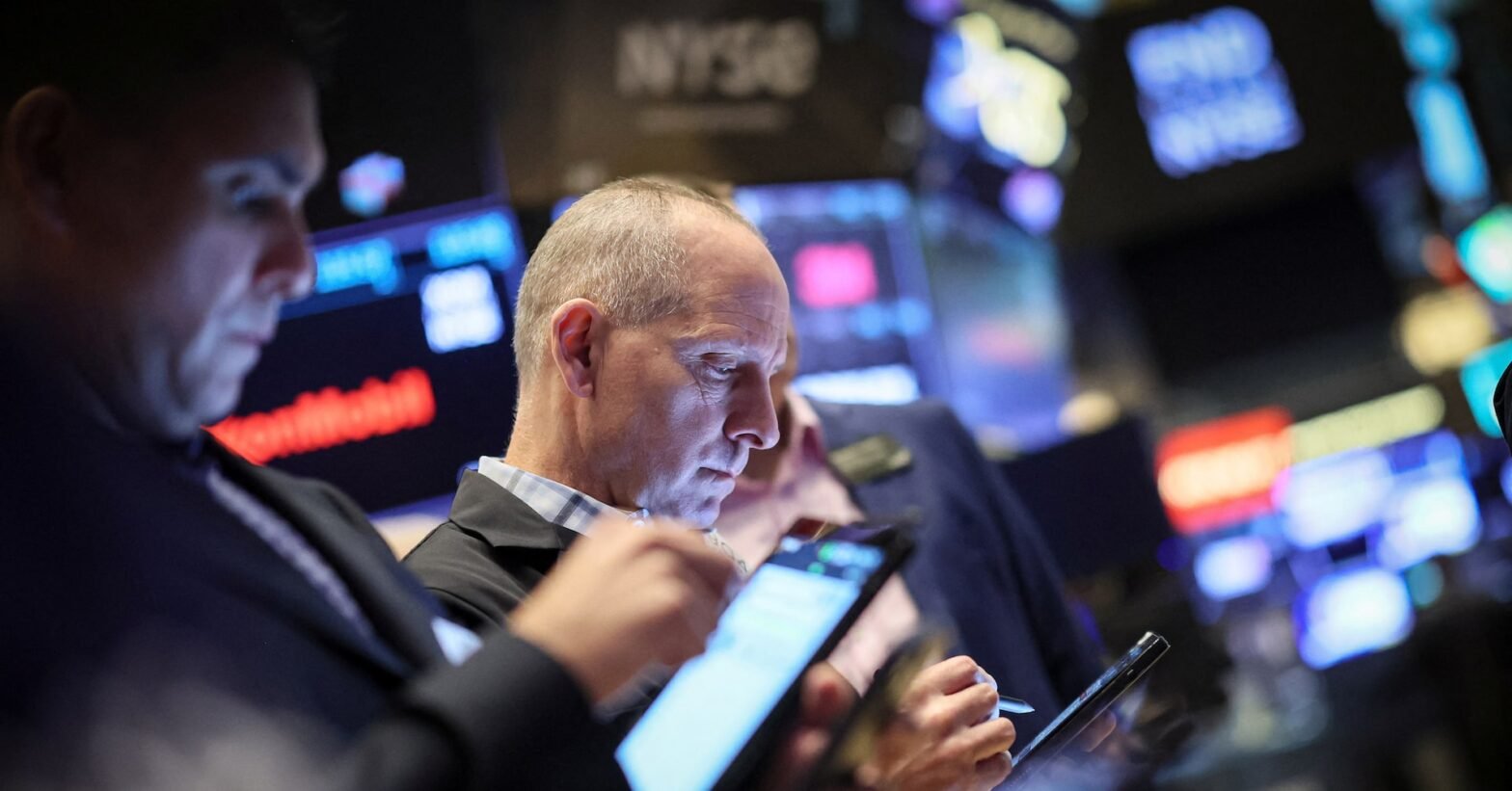 wall-street-closes-up,-another-weekly-gain-ahead-of-inflation-data