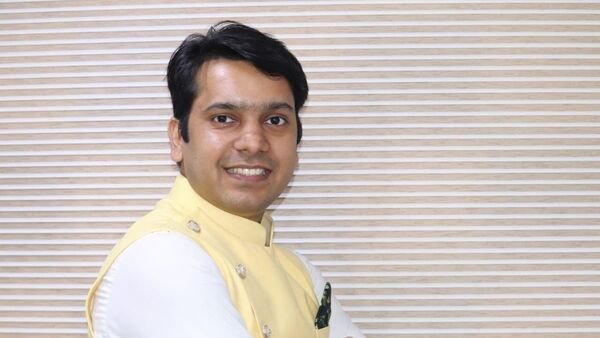 buy-or-sell:-sumeet-bagadia-recommends-three-stocks-to-buy-on-monday