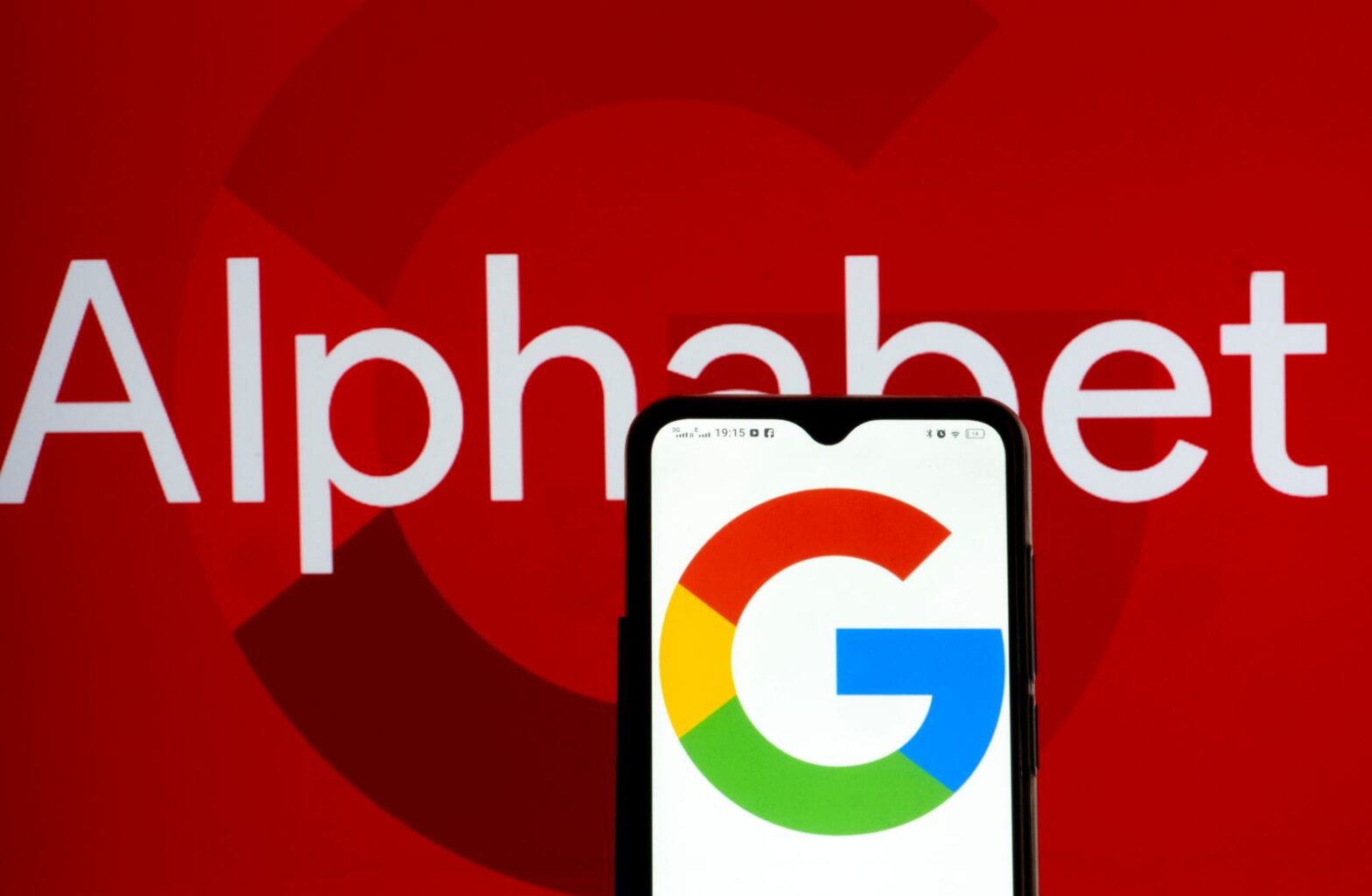 alphabet-stock-drops-as-its-free-cash-flow-dips,-but-googl-could-be-cheap-here